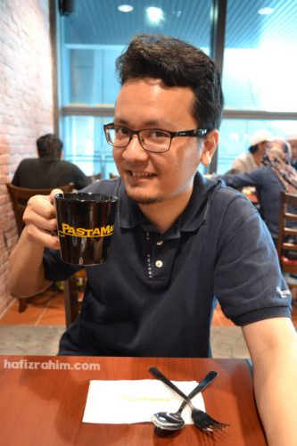 Hafiz Rahim drinking English breakfast tea